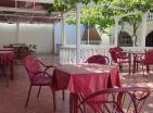 Продато : Велика кућа-хотел у Сутомору поред мора са рестораном са 47 места