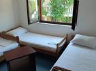 Vendido : Gran casa-hotel en Sutomore junto al mar con restaurante para 47 camas