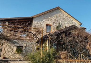 3 emelet village stone house 4km Podgorica mellett, jó kilátással