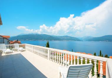Villa de luxe panoramique avec piscine