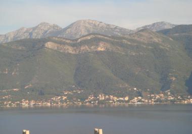 Trokatnica u Krašićima s pogledom na Kotorski zaljev