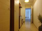 Veľký, útulný, moderný 2 izbový byt 78m2 v Sutomore v pokojnej oblasti