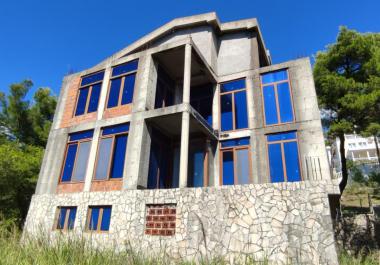 Нова кућа у Бару без украса на мирном прелепом месту са панорамским погледом