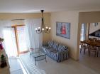 casa di 2 piani di 230 m2 con guest house a Bigovo vicino al mare e con piscina
