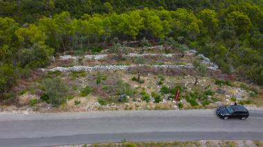Prodaje se zemljište u Lušticama za izgradnju vile