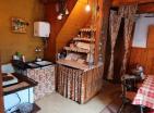 Prodamo 3 nadstropna lesena hiša v Žabljaku ob gozdu