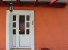 Eladó gyönyörű egyszintes bútorozott háromszobás ház Danilovgradban