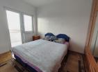 Slunný široký byt 60 m2 v Donja Lastva na prodej 250 m od moře