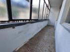 90m2 lakás eladó központjában Tivat, szükség jelentős felújítás