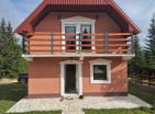 Nouvelle maison en bois de 120 m2 à Zabljak dans un endroit calme à côté de la forêt