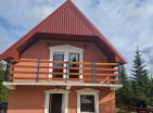 Нова дрвена кућа од 120 м2 у Жабљаку на мирном месту поред шуме