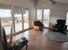 Lux třípodlažní Vila 270m2 na prodej v Sutomore s krásným výhledem na hory