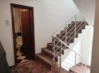 Lux třípodlažní Vila 270m2 na prodej v Sutomore s krásným výhledem na hory