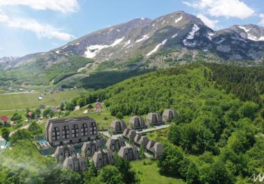 Grand terrain à Zabljak pour la construction dun hôtel et de villas de luxe