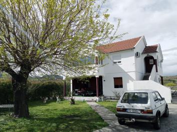 Dom v Podgorici s veľkým pozemkom 2000 m2