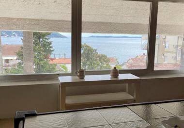 Shitet banesë 70 m2 në Herceg Novi, Savina me pamje nga deti