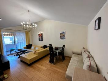 Prodaje se svježi apartman površine 45 m2 u Bečićima, 300 m od mora