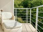 Нов модерен слънчев апартамент в Будва с тераса и гараж на 700 м от плажа