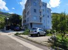 Nouvel appartement moderne et ensoleillé à Budva avec terrasse vue mer et garage à 700 m de la plage