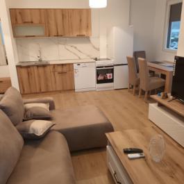 Un appartamento di 44 m2 con una camera da letto in Bar in una nuova casa in vendita