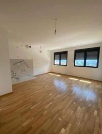 Slunný byt 62,5 m2 v Tivatu v novém domě