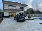 Nouvelle villa à Bar, Polje avec piscine et grand terrain