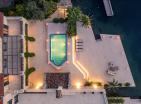 Villa di lusso a Risan con piscina e parcheggio privato in barca