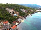 Moderní vila vedle Tivatu s vlastní pláží, přístavem pro lodě a panoramatickým výhledem