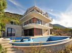 Lux családi villa Kotorban 1 km-re a tengertől medencével és panorámás kilátással a tengerre