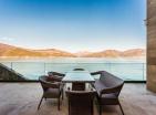 Lux családi villa saját stranddal, panorámás kilátással a Tivat-öbölre