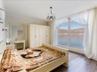 Луксозна семейна вила с частен плаж и панорамна гледка към залива Тиват