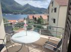 In vendita appartamento di 2 piani 118 m2 a Kamenari con una splendida vista sul mare