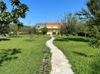Уединен дом в Черна гора с басейн, Овощна градина, достъп до река