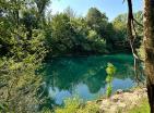 Odlehlý Montenegro home s bazénem, sadem, přístupem k řece