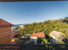 Osupljiv pogled na morje nova 4-nadstropna hiša v Utjehi le 150m od plaže