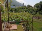Výhled na hory a moře 3 podlažní dům v drsném provedení v Sutomore
