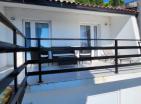 Pequeña casa legalizada de 105 m2 en Sutomore con vista al mar