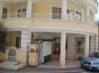 Зашеметяващ Черногорски апартамент с 1 спалня 64 м2 на 100 м от морето, напълно обзаведен