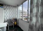 Elegante apartamento de 2 habitaciones de 55 m2 en Budva con vistas al mar cerca de la playa