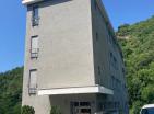 Encantador apartamento con vistas a la montaña de 34 m2 en Bechichi, Montenegro