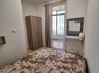 Apartman s pogledom na more površine 68 m2 u baru, Crna Gora, samo 100 metara od mora