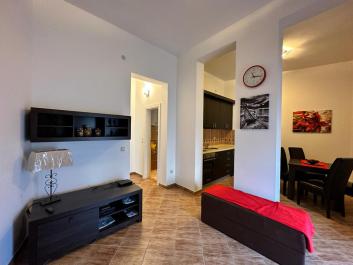 Acogedor apartamento de 2 habitaciones de 42 m2 en Sutomore con terreno de 20 n2 a solo 500 m del mar