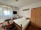 Velký mini hotel v Sutomore s 8 apartmány 650 m od moře