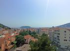 Osupljiv dupleks apartma 47 m2 s pogledom na morje v Budvi, Črna gora