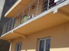 Espaciosa casa de 2 plantas en Susanj con vistas a la ciudad y al mar a precio de ganga