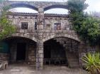 Bájos történelmi kőház, felújításra kész, remek ár
