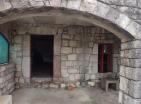 Καλαίσθητο ιστορικό πέτρινο σπίτι, έτοιμο για ανακαίνιση, εξαιρετική τιμή