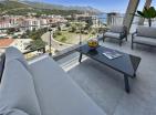 Luksuzan apartman s pogledom na more površine 95 četvornih metara u premium kompleksu s bazenom