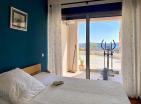Me diell i gjerë deti-pamje apartament me 3 dhoma gjumi 116 m2 në Tivat me pishinë