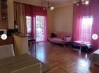 Appartamento di lusso con 2 camere da letto 72 m2 a Budva con 2 terrazze e piscina